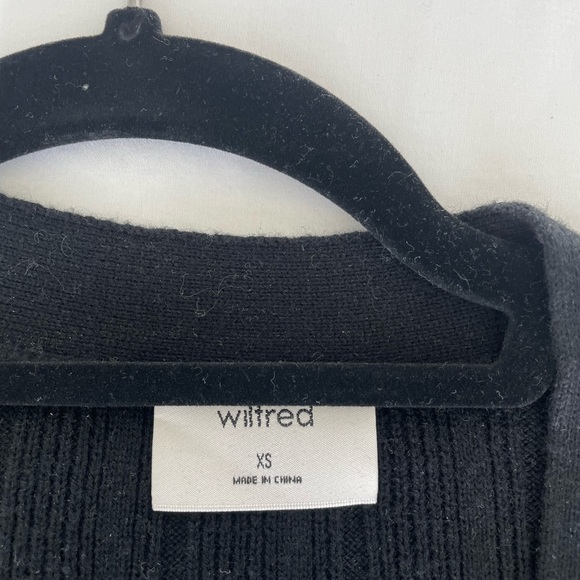 Aritzia Plunge Front sweater xs - Picture 4 of 4